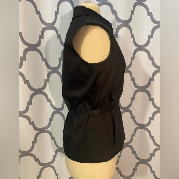 🤍shirt-style black vest from the Limited🤍 - Picture 4 of 7